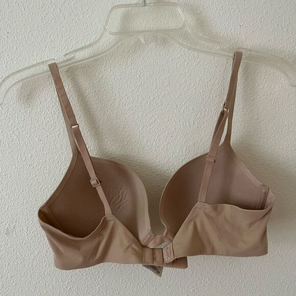 Calvin Klein Women's Perfectly Fit Lightly Lined T-Shirt Bra with Memory Touches - Picture 4 of 6
